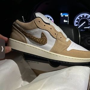 Brand new size 5.5 y , 6.5 women